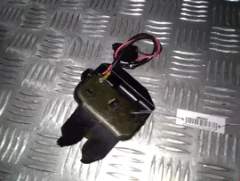 Замок крышки (двери) багажника Nissan Primera P12, Primera P12