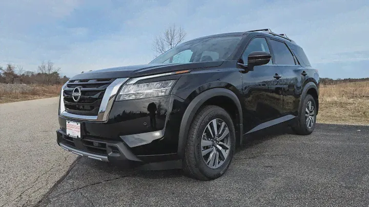 2024 Nissan Pathfinder SL Walk Around