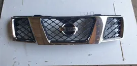 62310EB400 решетка радиатора бампера nissan pathfinder