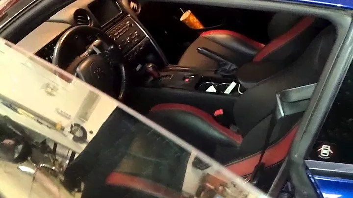 Nissan GTR  как открывается и закрывается дверь