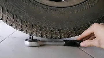 Замена задних колодок и диагностика ходовой Nissan Pathfinder, и ремонт Santafe.