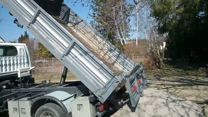 Nissan Cabstar TL tipper unloading