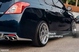 Nissan Almera Автомобиль Eco Изменен В Vipстиле — стоковые фотографии и другие картинки Автомобиль - Автомобиль, Опускать, Nissan