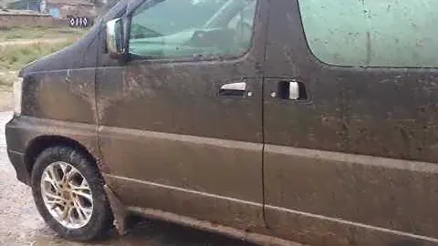 NISSAN ELGRAND E50 4X4