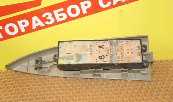 Блок управления стеклоподъемниками Nissan Note E11 Перед Право-0