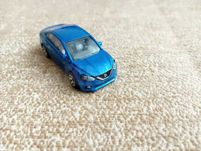 Nissan Bluebird от Matchbox и Nissan Skyline RS (R30) от Hot Wheels.-1