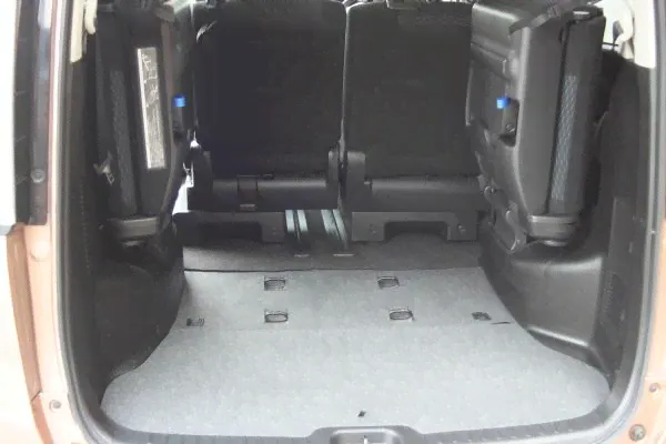 Продажа Nissan Serena-4