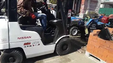 Тест вилочного погрузчика NISSAN