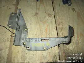 Петля капота на Nissan Sunny FB14