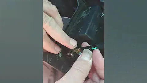 Снятие центральной панели и ремонт прикуривателя Nissan Кашкай (часть 2)