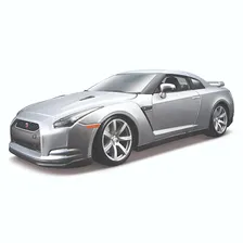 Модель автомобиля Nissan GT-R 1:18 Bburago