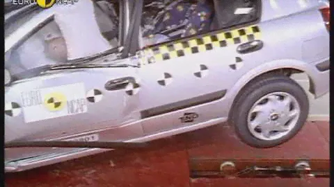 Euro NCAP | Nissan Almera | 2001 | Crash test