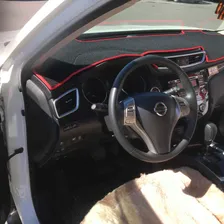 Накидка на панель приборов Nissan Qashqai J11(красный кант,нескользящая основа)