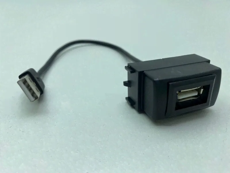 USB РАЗЪЕМ НА NISSAN 1 ПОРТ 17-006