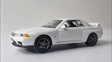 KYOSHO NISSAN SKYLINE GT-R BNR32 WHITE  BEADS COLLECTION 1/64 DIECAST MODEL REVIEW AND UNBOXING