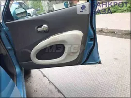 Автомобиль Nissan March