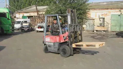 Радиус разворота погрузчика Nissan NSJ01M09на 0.9 тонны