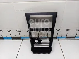 6824595F0E Nissan Рамка магнитолы