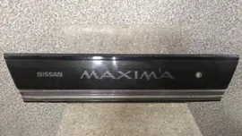 БЛЕНДА СЕДАН NISSAN MAXIMA 1992